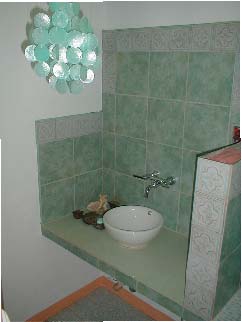 Bura-akay Cottage 2 Lavatory
